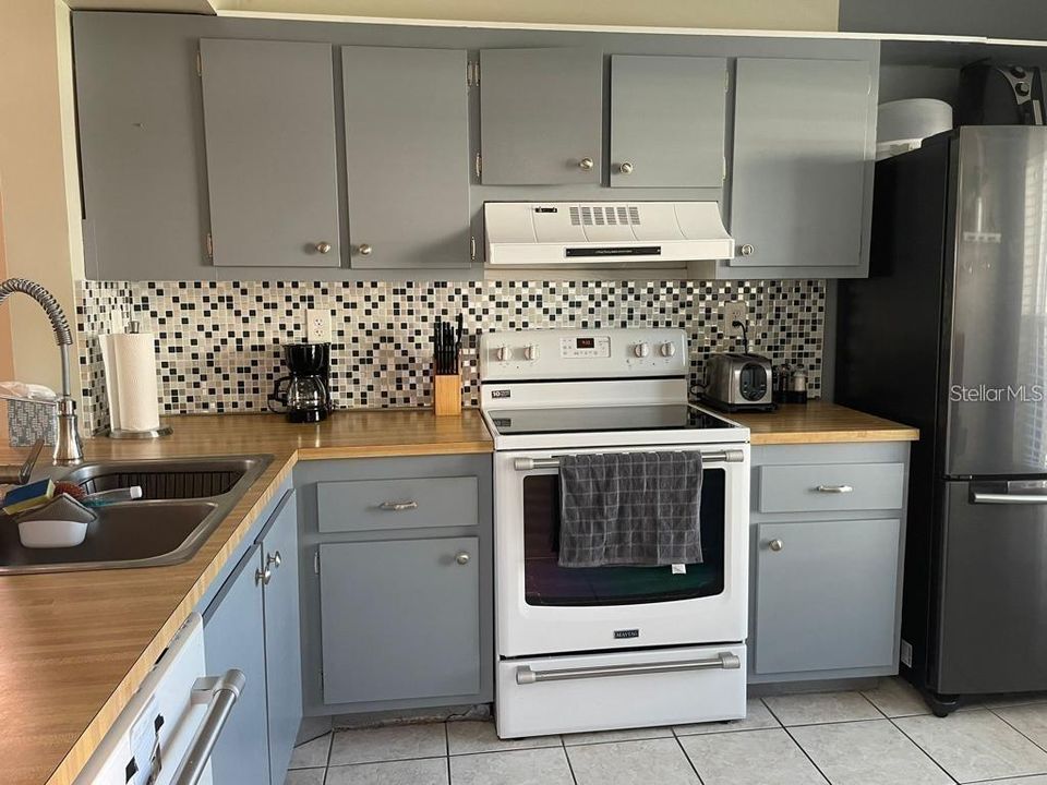 En Venta: $389,900 (2 camas, 2 baños, 890 Pies cuadrados)