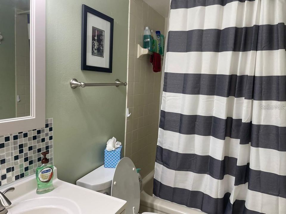 En Venta: $389,900 (2 camas, 2 baños, 890 Pies cuadrados)