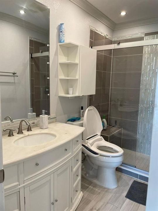 En Venta: $389,900 (2 camas, 2 baños, 890 Pies cuadrados)