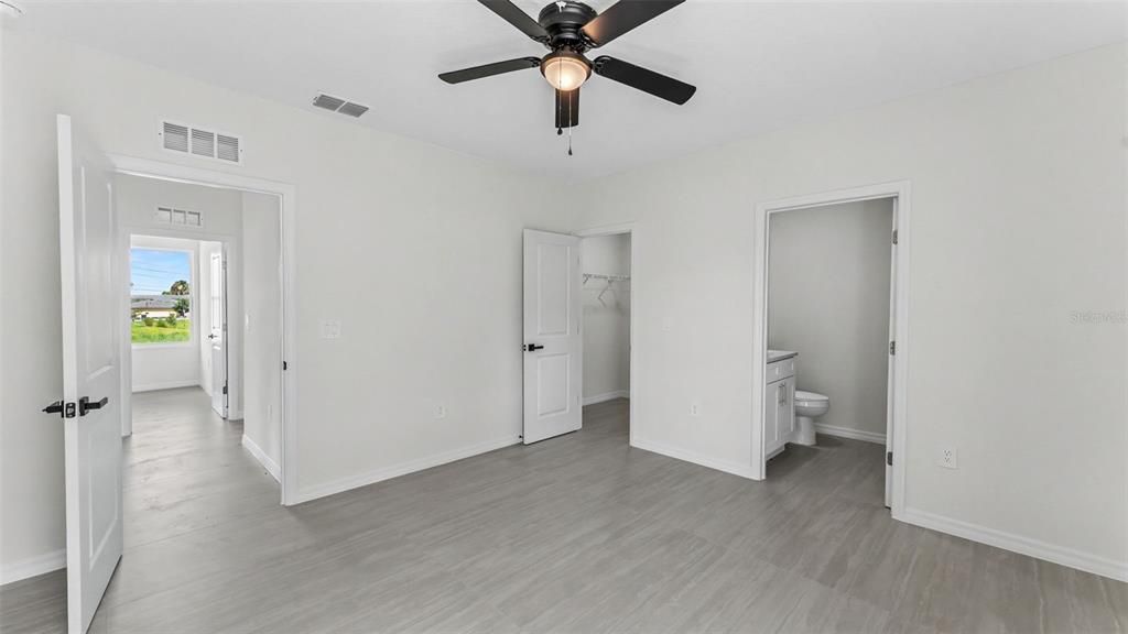 For Sale: $259,999 (3 beds, 2 baths, 1200 Square Feet)