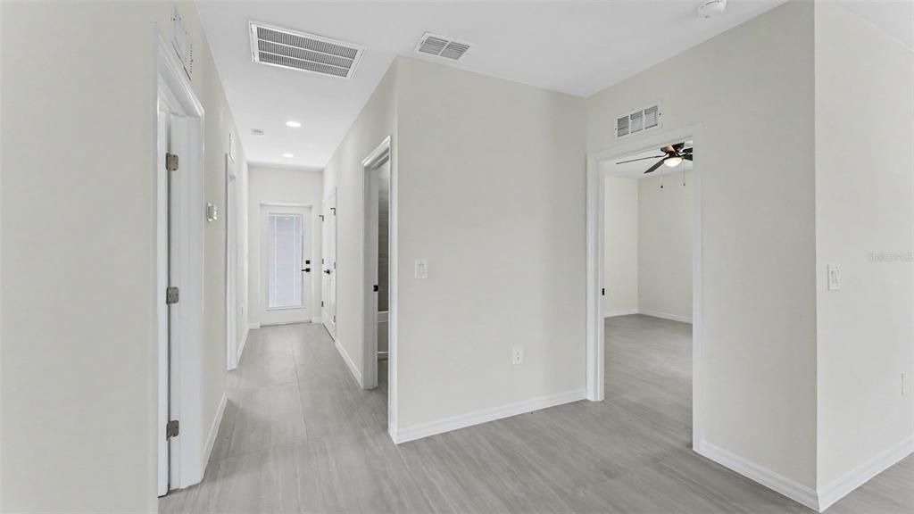 For Sale: $259,999 (3 beds, 2 baths, 1200 Square Feet)