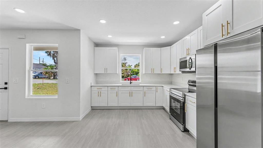 For Sale: $259,999 (3 beds, 2 baths, 1200 Square Feet)