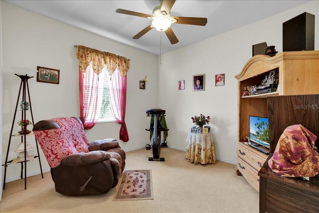 For Sale: $319,900 (3 beds, 2 baths, 2086 Square Feet)