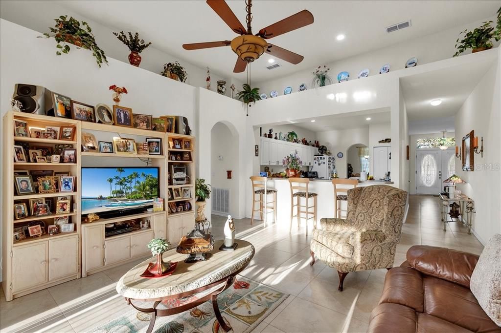 For Sale: $319,900 (3 beds, 2 baths, 2086 Square Feet)