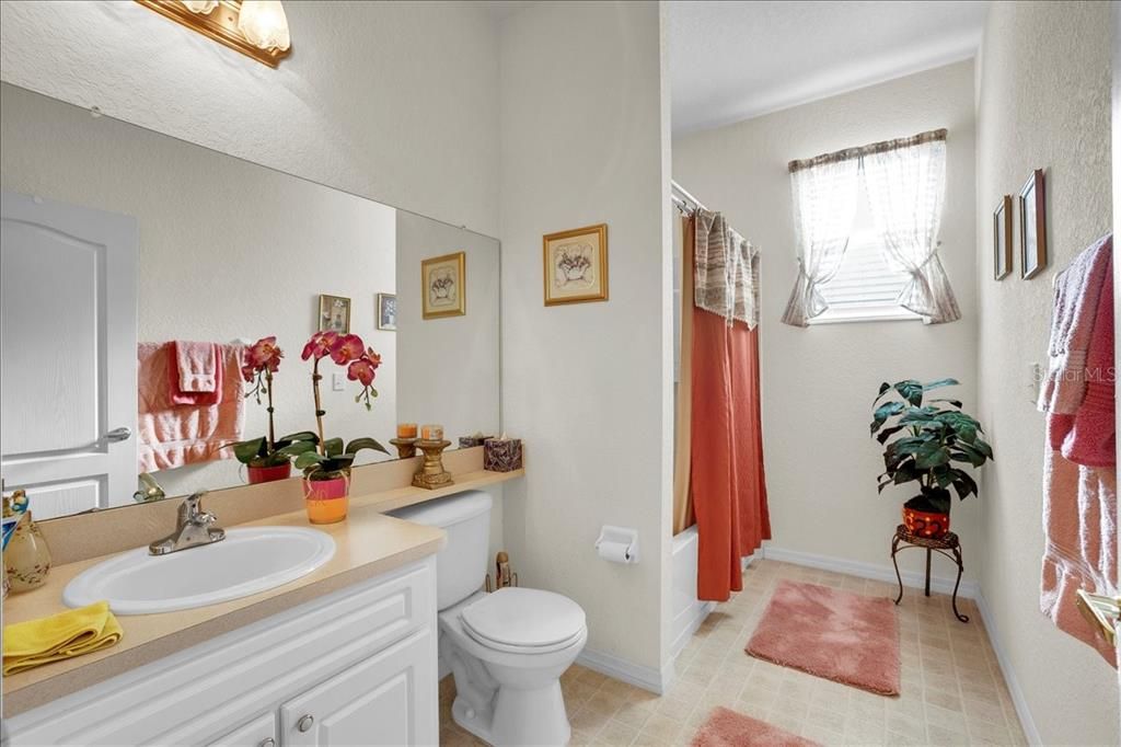 For Sale: $319,900 (3 beds, 2 baths, 2086 Square Feet)
