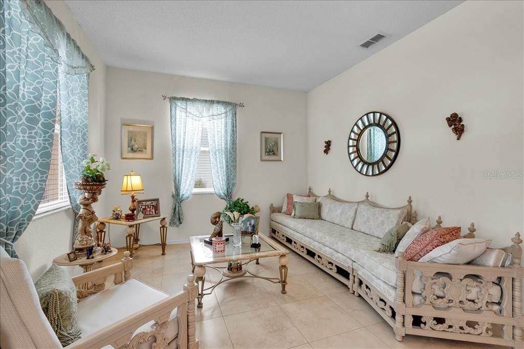 For Sale: $319,900 (3 beds, 2 baths, 2086 Square Feet)