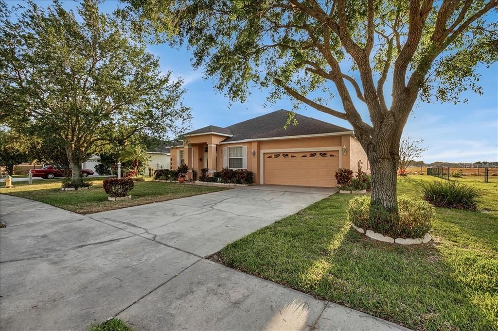For Sale: $319,900 (3 beds, 2 baths, 2086 Square Feet)