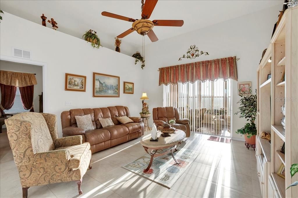 For Sale: $319,900 (3 beds, 2 baths, 2086 Square Feet)