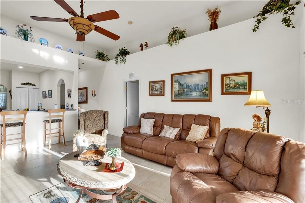 For Sale: $319,900 (3 beds, 2 baths, 2086 Square Feet)