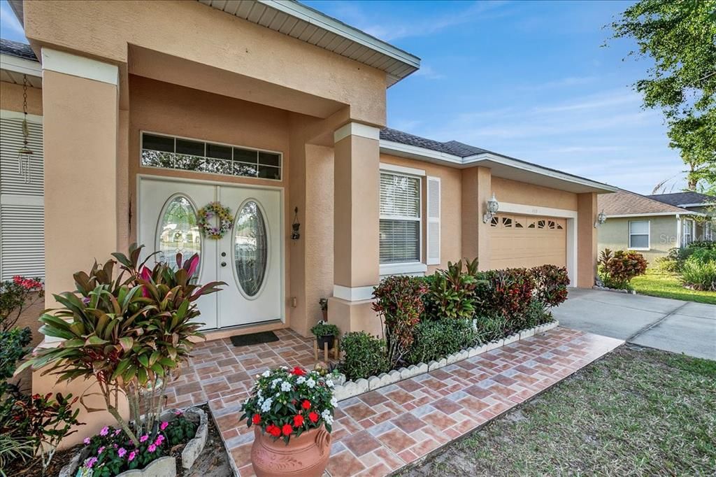 For Sale: $319,900 (3 beds, 2 baths, 2086 Square Feet)