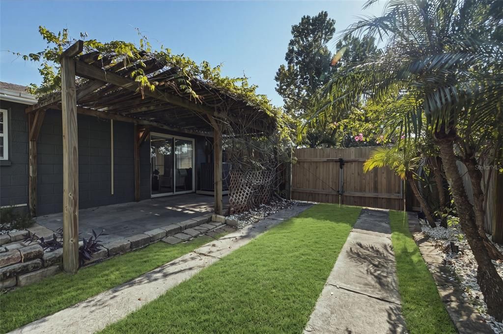 En Venta: $449,900 (3 camas, 2 baños, 1358 Pies cuadrados)