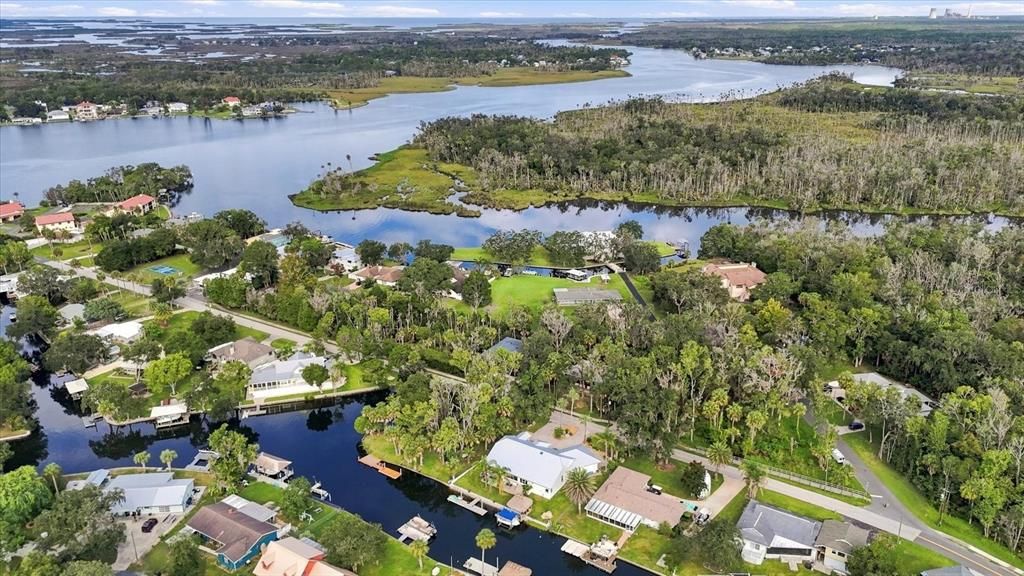 На продажу: $341,500 (0.49 acres)