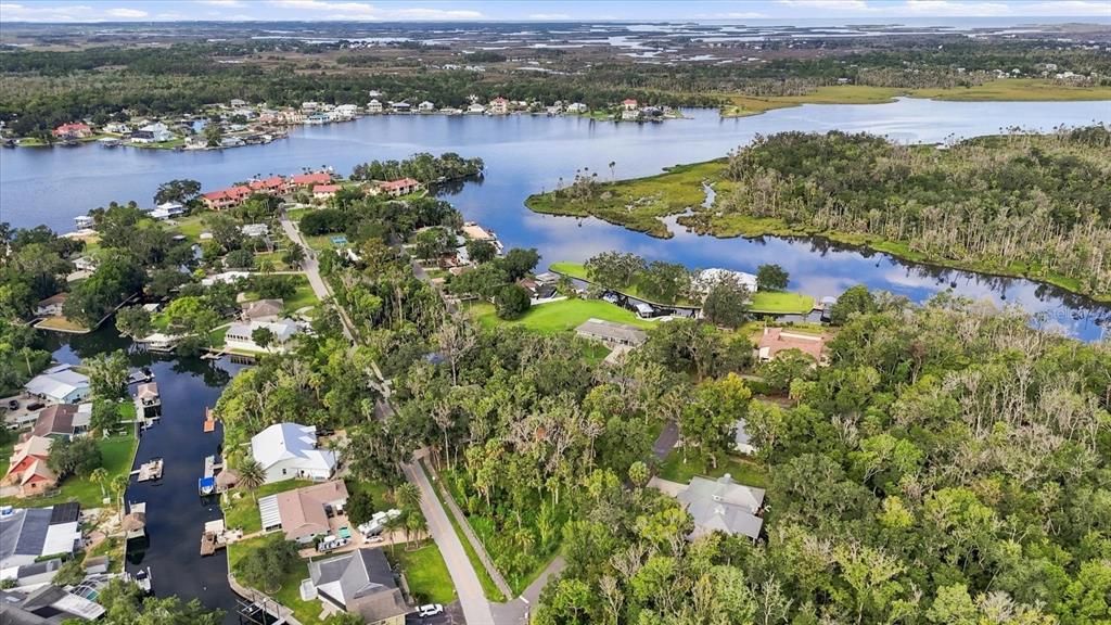 На продажу: $341,500 (0.49 acres)