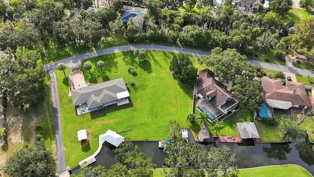 На продажу: $341,500 (0.49 acres)