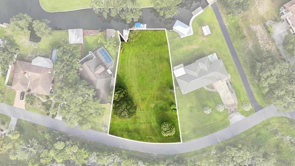 На продажу: $341,500 (0.49 acres)