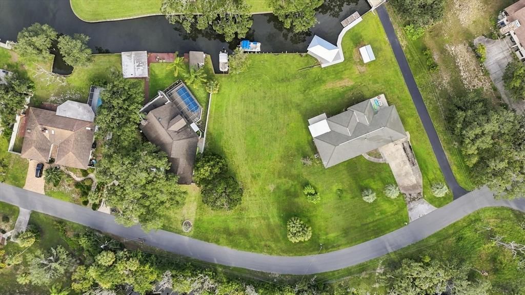 На продажу: $341,500 (0.49 acres)