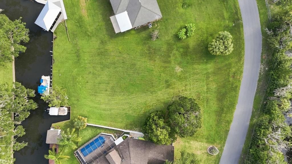 На продажу: $341,500 (0.49 acres)