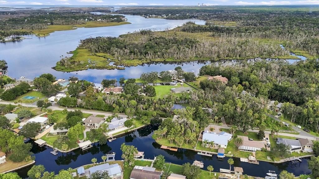 На продажу: $341,500 (0.49 acres)