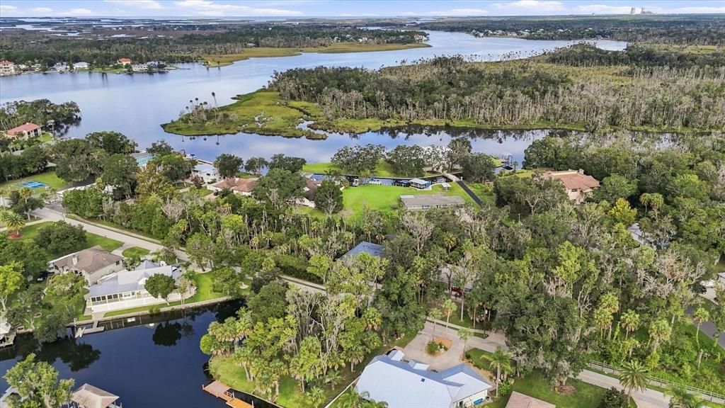 На продажу: $341,500 (0.49 acres)