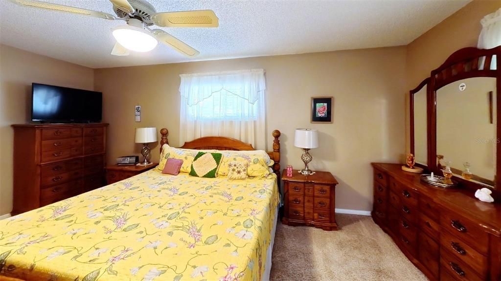 For Sale: $275,990 (2 beds, 2 baths, 1663 Square Feet)