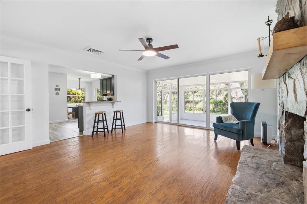 For Sale: $465,000 (4 beds, 2 baths, 1914 Square Feet)