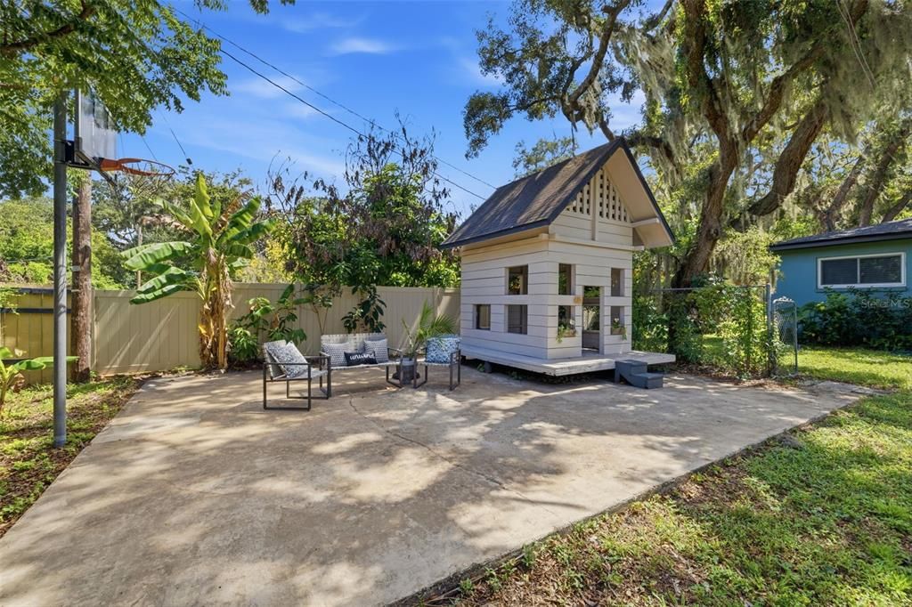 For Sale: $465,000 (4 beds, 2 baths, 1914 Square Feet)