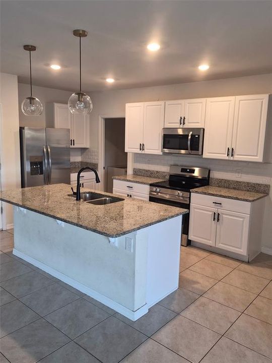 For Rent: $2,550 (5 beds, 3 baths, 2508 Square Feet)