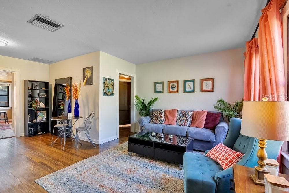 For Sale: $459,000 (2 beds, 1 baths, 1226 Square Feet)