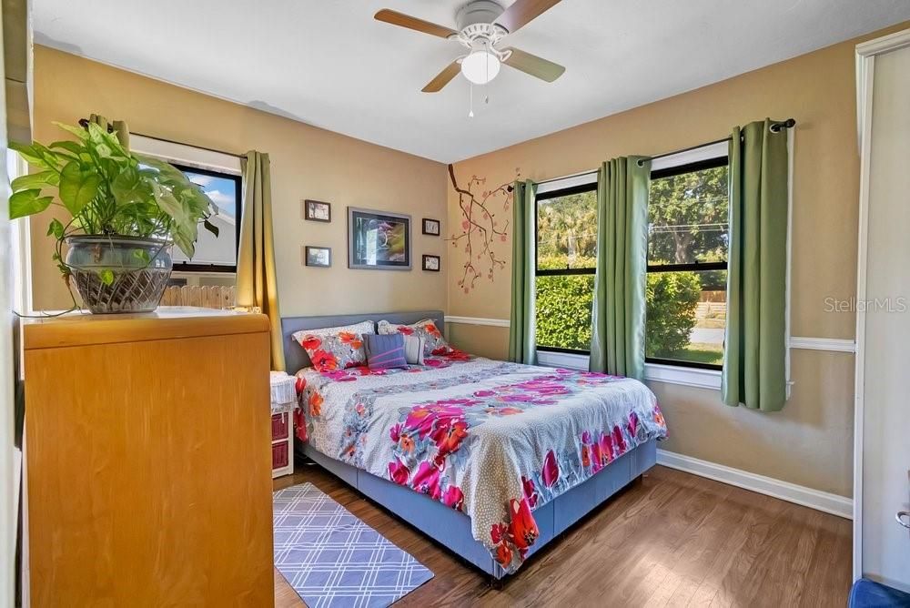 For Sale: $459,000 (2 beds, 1 baths, 1226 Square Feet)