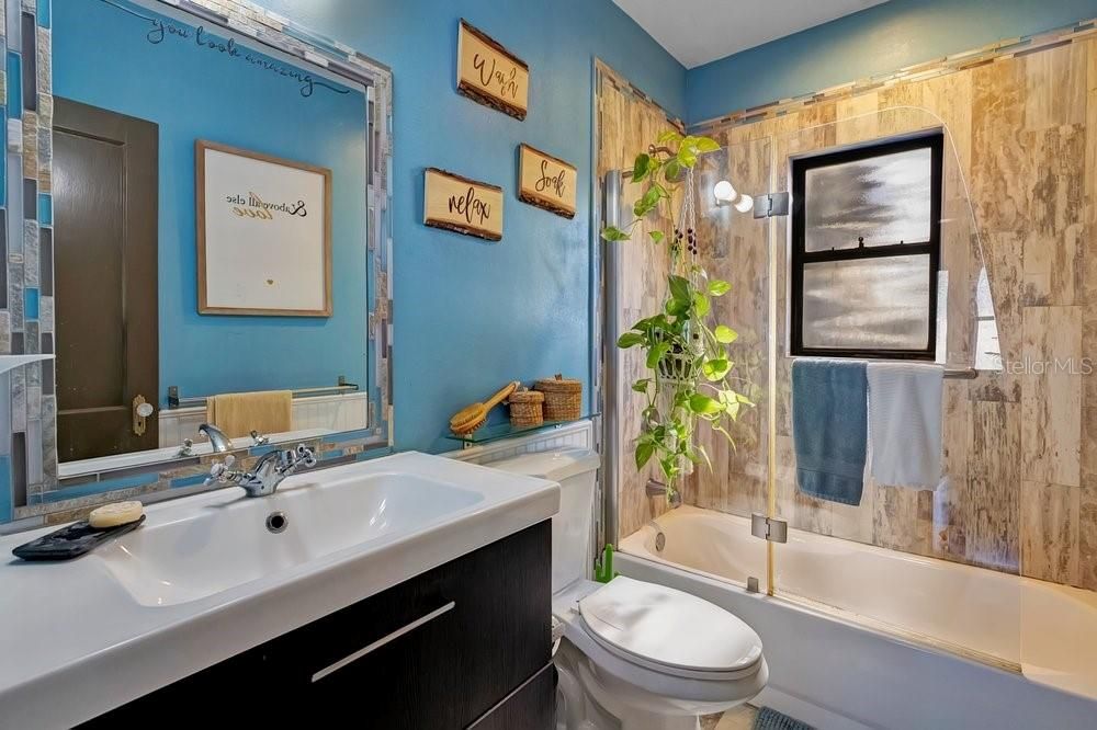 For Sale: $459,000 (2 beds, 1 baths, 1226 Square Feet)
