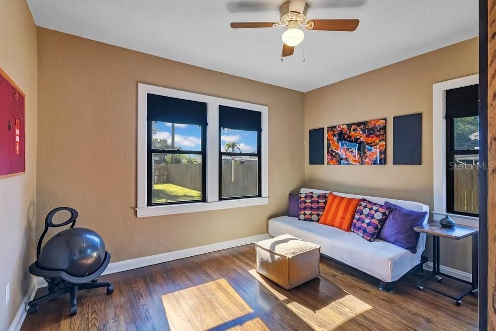 For Sale: $459,000 (2 beds, 1 baths, 1226 Square Feet)