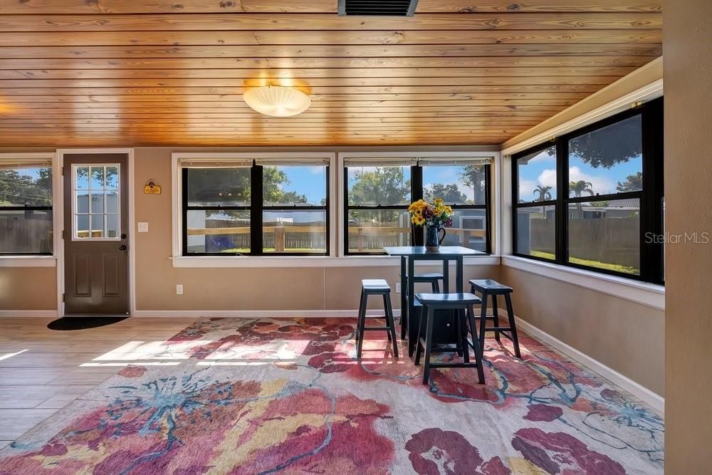 For Sale: $459,000 (2 beds, 1 baths, 1226 Square Feet)