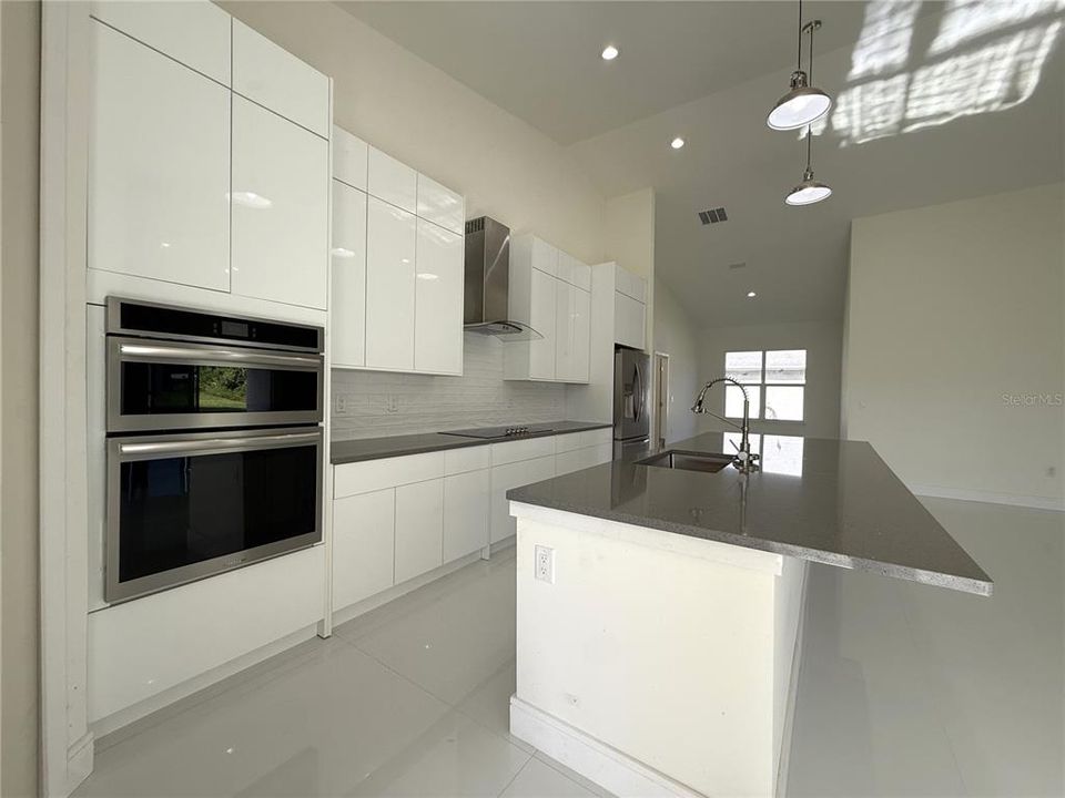 For Sale: $389,900 (4 beds, 3 baths, 2759 Square Feet)