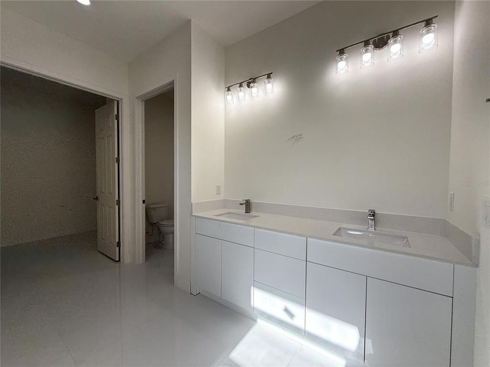 For Sale: $389,900 (4 beds, 3 baths, 2759 Square Feet)