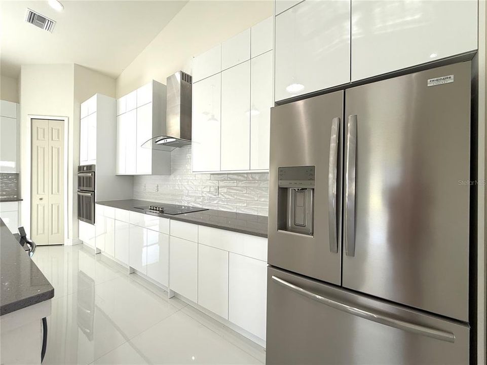 For Sale: $389,900 (4 beds, 3 baths, 2759 Square Feet)
