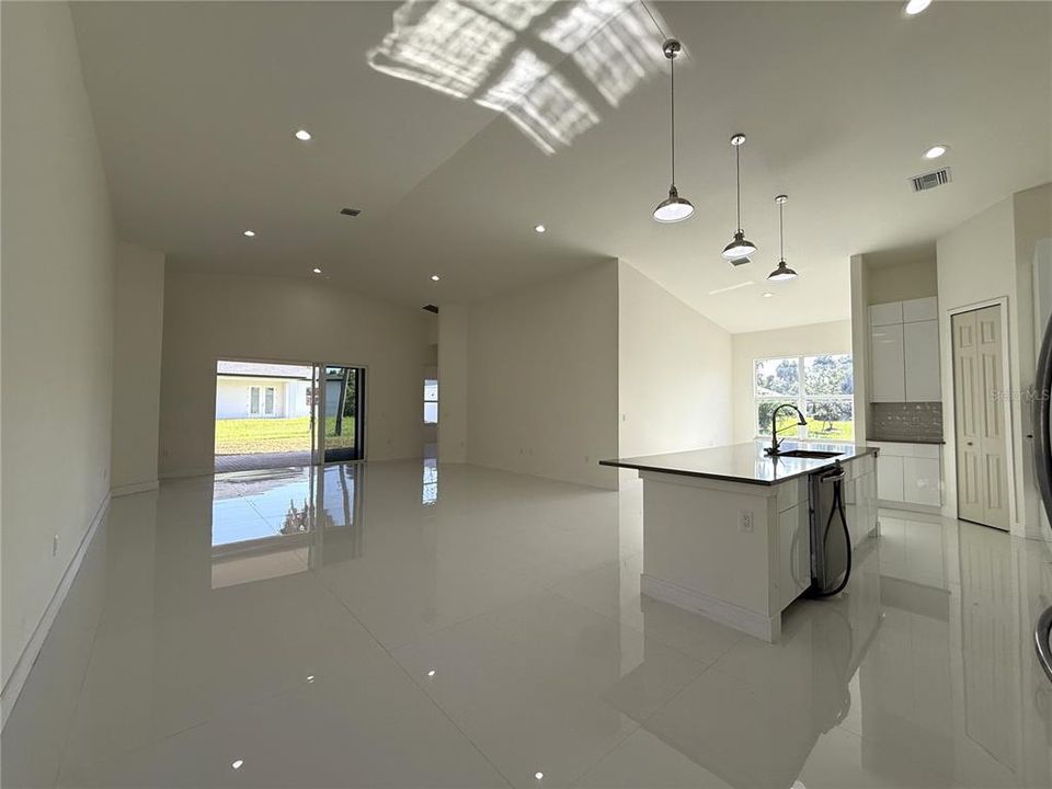 For Sale: $389,900 (4 beds, 3 baths, 2759 Square Feet)
