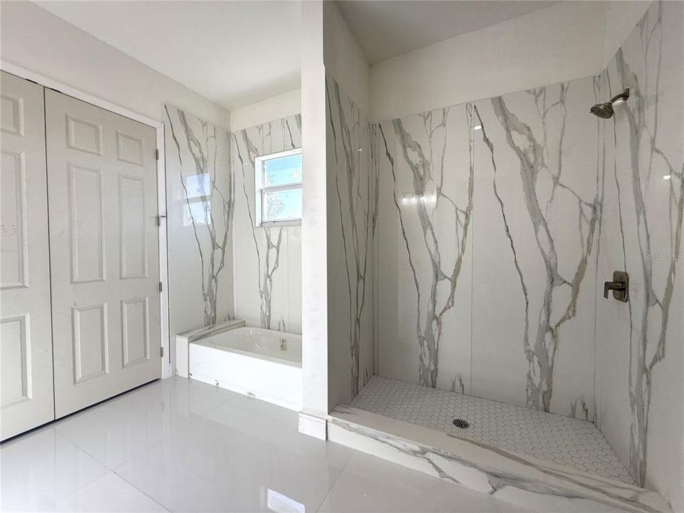 For Sale: $389,900 (4 beds, 3 baths, 2759 Square Feet)