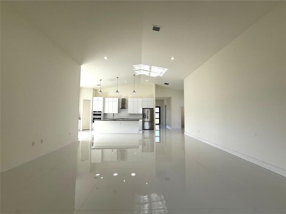 For Sale: $389,900 (4 beds, 3 baths, 2759 Square Feet)