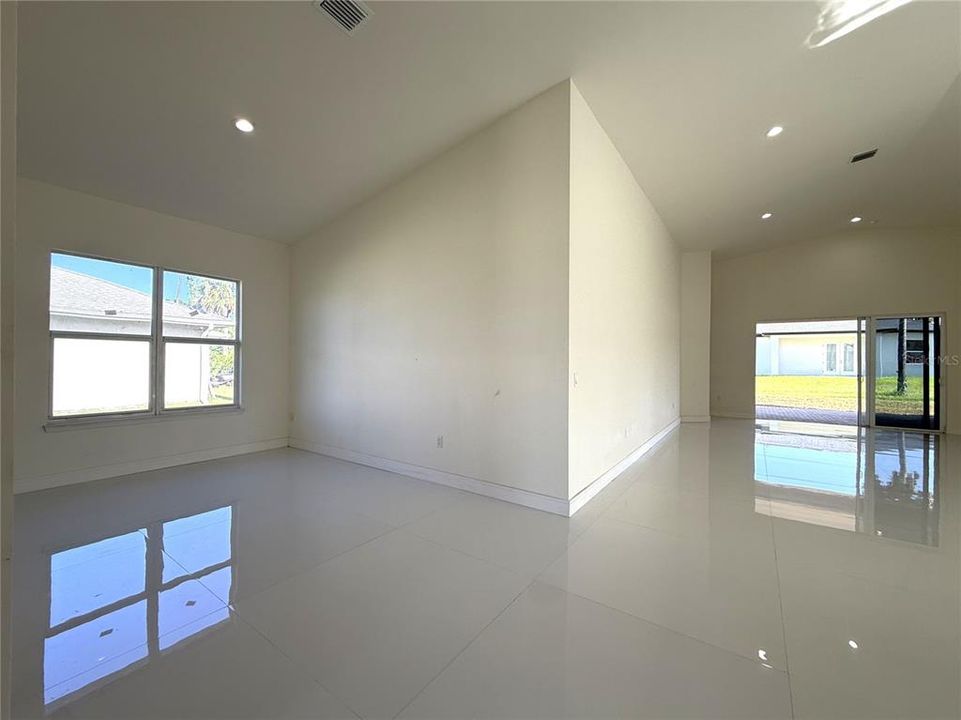 For Sale: $389,900 (4 beds, 3 baths, 2759 Square Feet)