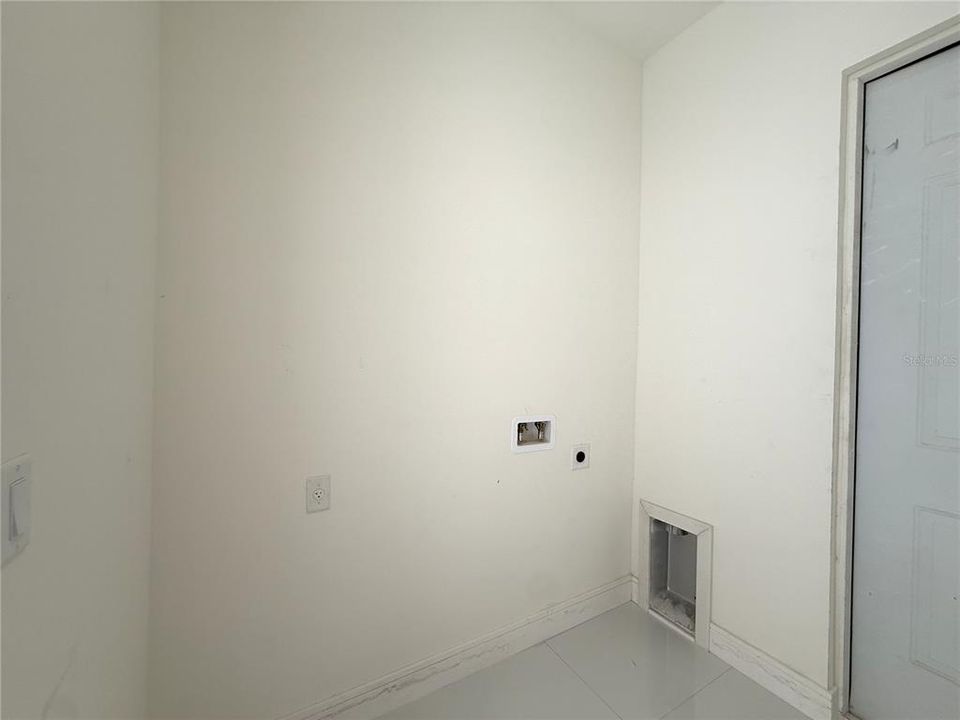 For Sale: $389,900 (4 beds, 3 baths, 2759 Square Feet)