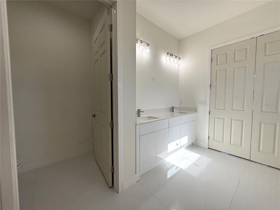 For Sale: $389,900 (4 beds, 3 baths, 2759 Square Feet)