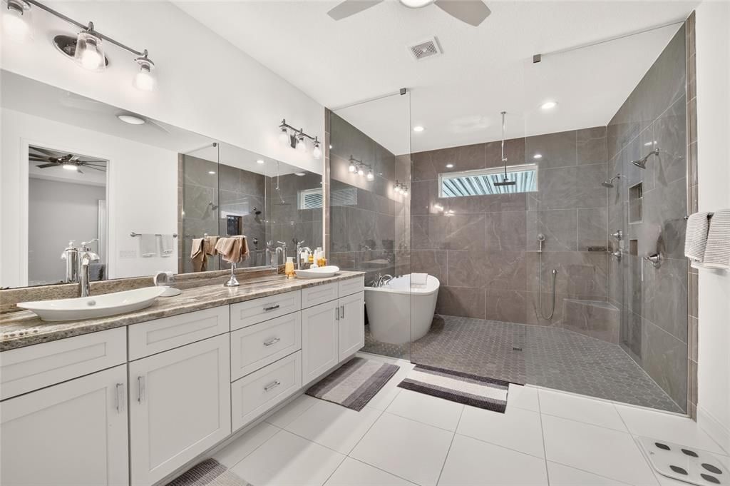For Sale: $999,000 (3 beds, 3 baths, 2601 Square Feet)