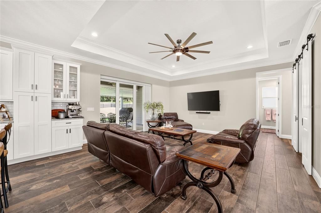 For Sale: $999,000 (3 beds, 3 baths, 2601 Square Feet)