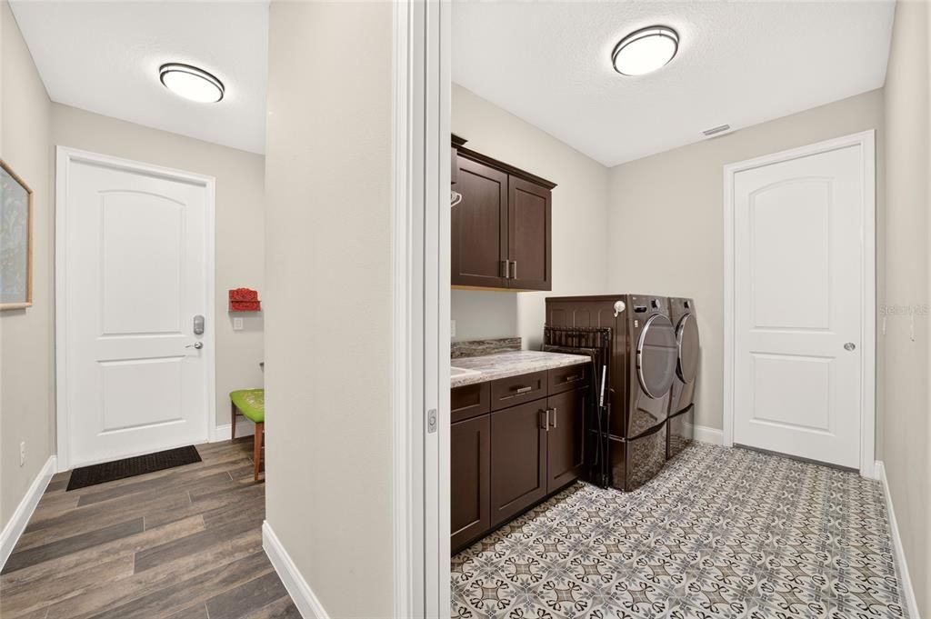 For Sale: $999,000 (3 beds, 3 baths, 2601 Square Feet)