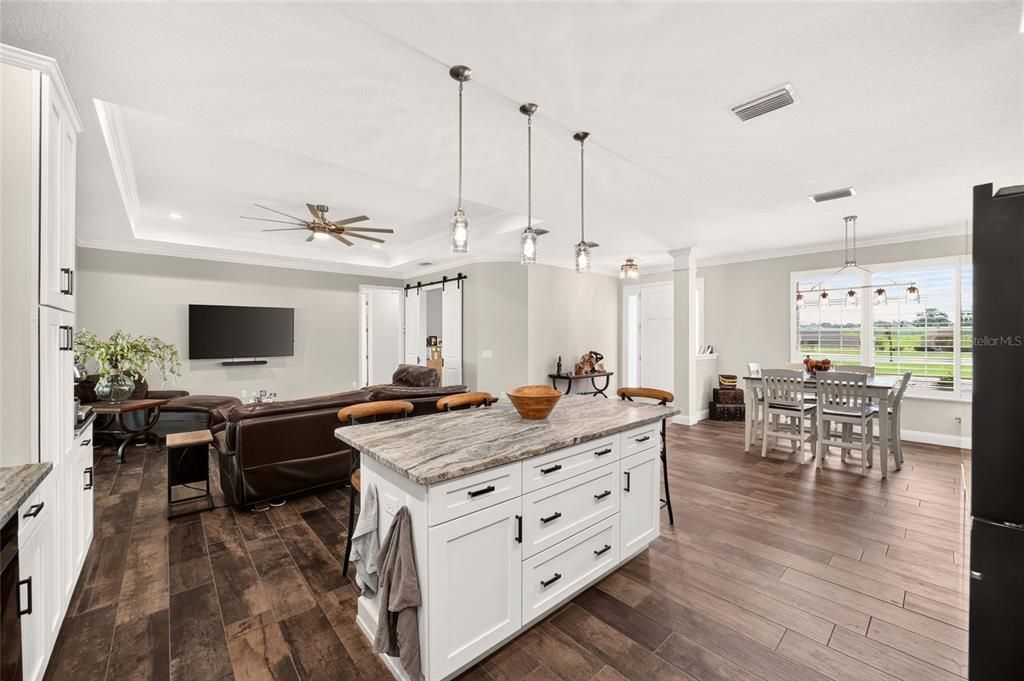 For Sale: $999,000 (3 beds, 3 baths, 2601 Square Feet)
