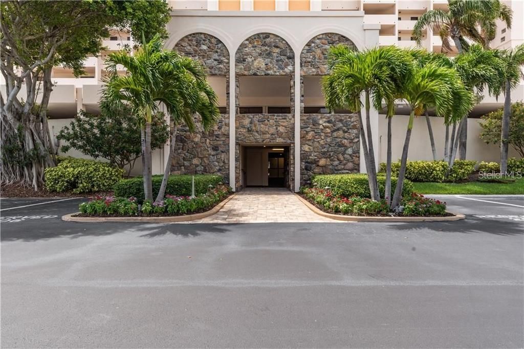 For Rent: $2,350 (0 beds, 1 baths, 625 Square Feet)
