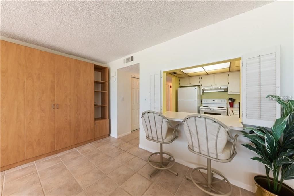 For Rent: $2,350 (0 beds, 1 baths, 625 Square Feet)