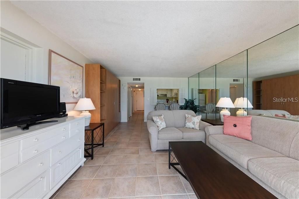 For Rent: $2,350 (0 beds, 1 baths, 625 Square Feet)