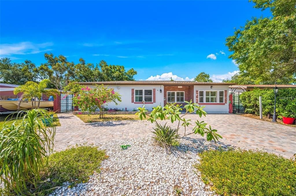 For Rent: $3,000 (3 beds, 2 baths, 1496 Square Feet)