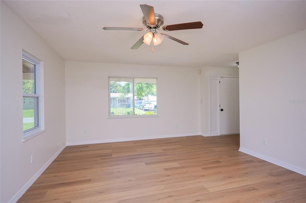 For Sale: $320,000 (2 beds, 2 baths, 1128 Square Feet)